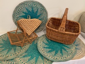 lot 347 image: Vintage Straw Placemats and Baskets