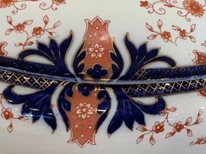 lot 252 image: Vintage Covered Tureen