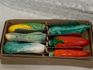lot 251 image: Fun Serving Items
