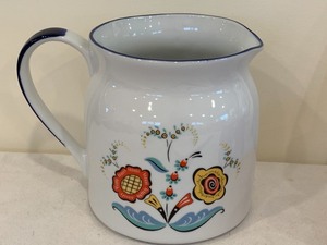 lot 246 image: Vintage Swedish Decorative Items
