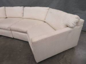 lot 1 image: CREAM 2 PIECE SECTIONAL COUCH