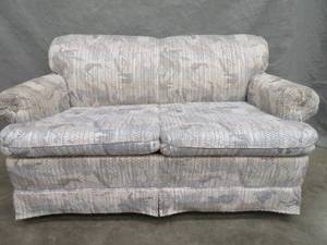 lot 2 image: LOVESEAT HIDEABED