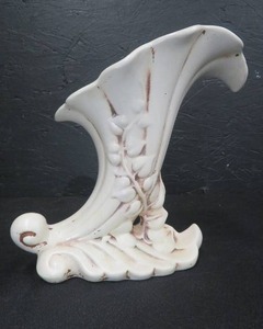 lot 5 image: ANTIQUE RED WING POTTERY WHITE CORNUCOPIA VASE