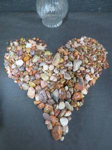 lot 8 image: OVER 6 POUNDS OF POLISHED AGATES AND OTHER BEAUTIFUL STONES