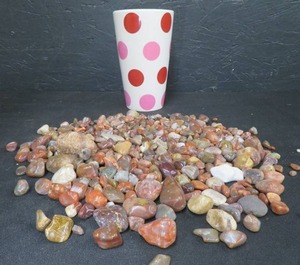 lot 9 image: OVER 5 POUNDS OF POLISHED AGATES AND OTHER BEAUTIFUL STONES