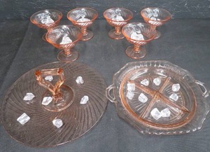 lot 11 image: 8 PIECE 1950S LUMINARC SWIRL PINK DEPRESSION GLASS SET