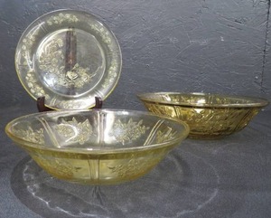 lot 13 image: 3 PIECE FEDERAL YELLOW DEPRESSION GLASS - SHARON CABBAGE ROSE SET