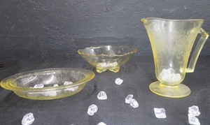 lot 15 image: 3 PIECE DEPRESSION ERA LOT