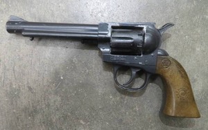 lot 18 image: VINTAGEANTIQUE EDISON GIOCATTOLI TOY REVOLVER CAP GUN
