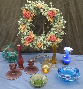 lot 23 image: BEAUTIFUL MULTI COLORED SET OF VINTAGEANTIQUE GLASS DECOR, ART, AMD A LEAF AND FLOWER WREATH