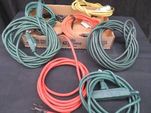 lot 49 image: 8 EXTENSION CORDS