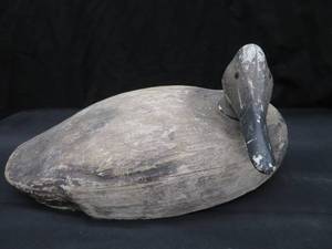 lot 64 image: VINTAGE WOODEN DECOY