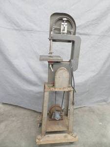 lot 73 image: BAND SAW
