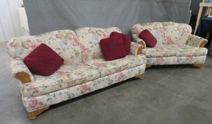 lot 116 image: FLORAL COUCH AND LOVE SEAT