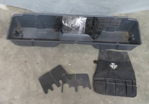 lot 117 image: DU-HA TRUCK STORAGE BOX 2000-2007 CHEVY