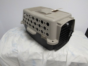 lot 45 image: pet carrier