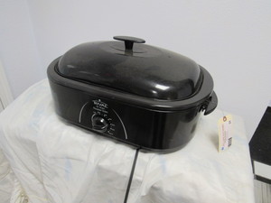 lot 31 image: rival 16 qt Roaster Oven