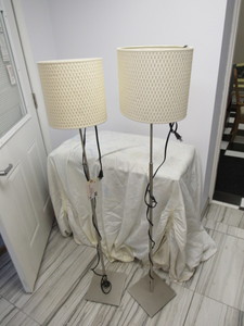 lot 6 image: 2 adjustable height floor lamps