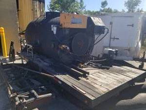 lot 813 image: 1500 Gallon Agitated Sealcoat Tank with Flatbed