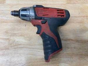 lot 35 image: MILWAUKEE M12 12-Volt Lithium-Ion Cordless 14 in. Hex Screwdriver (Tool-Only)