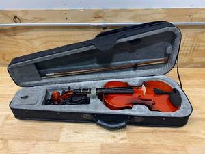 lot 91 image: EASTAR Violin with Case