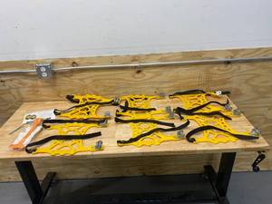 lot 102 image: SUPTEMPO Car Snow Chains (6 pcs)