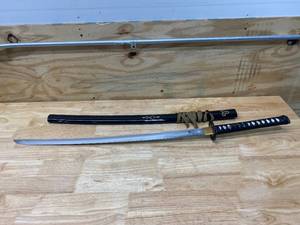 lot 104 image: Handmade Sword - Fully Functional Hattori Hanzo Kill Bill Brides Katana Sword, 1045 Carbon Steel, Hand Forged Heat Tempered, Full Tang, Sharp, Black Scabbard