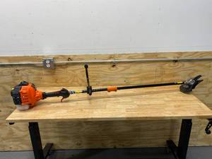 lot 17 image: Remington RM2700 Ranchero 27cc 18-Inch Straight Shaft Gas Powered Brushcutter