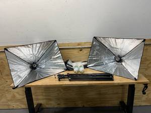 lot 16 image: PHOPIK Photography Lighting Kit