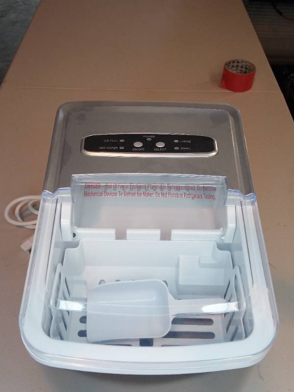 lot 2 image: Insignia - 26-Lb. Portable Ice Maker - Silver