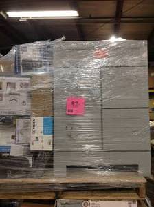 lot 1 image: Pallet with Bath and Plumbing Items customer Returns see pictures