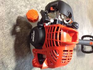 lot 6 image: ECHO21.2 cc Gas 2-Stroke Cycle Curved Shaft Trimmer see pictures