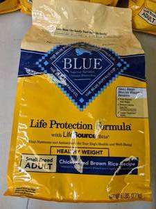 lot 161 image: Pet Care Blue Buffalo Dog Food, Dog Bed, Bandanas, Puppy Pads and More -- Many are New 