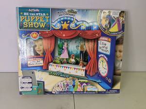 lot 55 image: New Art Skills Be The Star Puppet Show Kit