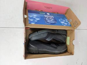 lot 374 image: New Skechers Womens Daylights Slip On Shoe - Black, Size 7
