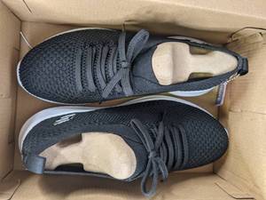 lot 378 image: New Sketchers Statements Ultra-Flex Slip-On Shoe - Black, Size 7.5