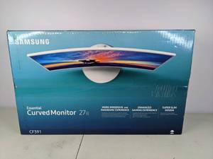 lot 91 image: New Samsung Essential Curved Monitor 27 inch