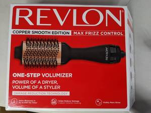 lot 317 image: Revlon Volumizer BrushDryer in One