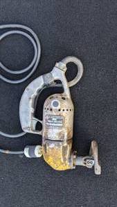 lot 29 image: Vintage Black and Decker 12 Gage Porto-Shear Metal Shear