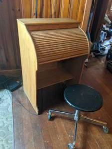 lot 295 image: Gorgeous Vintage Roll Top Desk with Rolling Stool