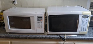lot 227 image: Set of (2) Microwaves Magic Chef and Sharp Brand