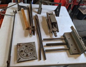 lot 117 image: Mixed Vintage Tool Lot Hand Jack, Large Clamp, & More