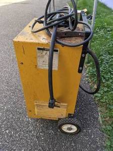 lot 220 image: Montgomery Ward Powr Kraft AC-DC  230 140 Arc Welder