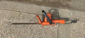 lot 171 image: Black & Decker 16 Deluxe Single Action Hedge Trimmer