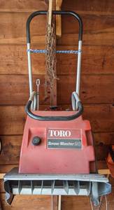 lot 169 image: Vintage Toro Snowmaster 20 Snowblower