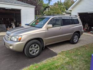 lot 2 image: 2007 Toyota Highlander - Seats 5
