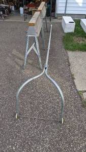 lot 127 image: 16 Telescoping Pole and (2) Sawhorses