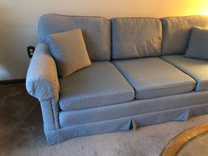 lot 2 image: Couch with Throw Pillows
