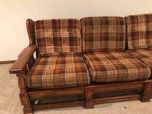 lot 37 image: Broyhill Couch