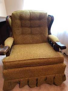 lot 60 image: Vintage Chair & Rocker Set